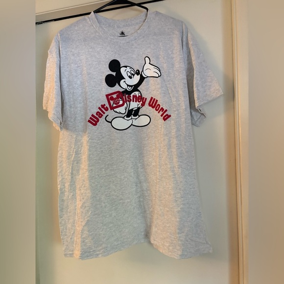 Walt Disney World
Old school Disney logo
Vintage unique &!Rare Find - Picture 4 of 7